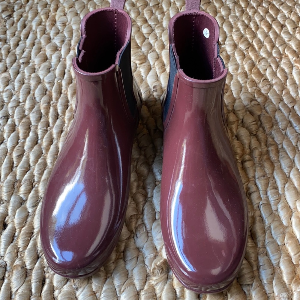 Hunter Original Chelsea Gloss Rainboots Eggplant